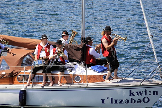 湖人触底反弹，双向球员崛起引领，雷迪克处境尴尬，佩林卡决策或成败因.